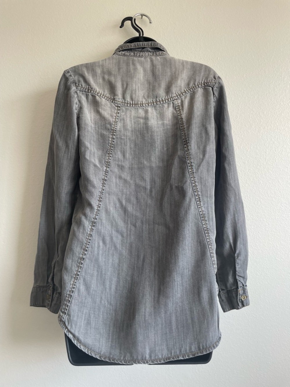 Cloth & Stone Anthropologie Button Down Shirt Gray Chambray Lightweight XS - Picture 8 of 12